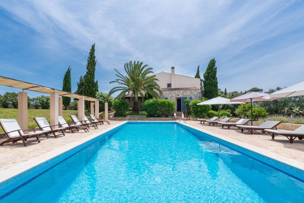 Property photo 1 of 20 Swimming Pool (1)