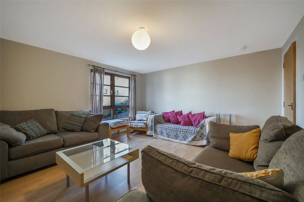 Property photo 2 of 19 Picture No. 16