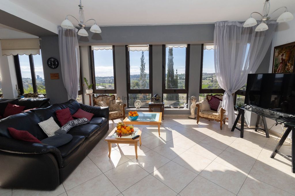 Property photo 2 of 47