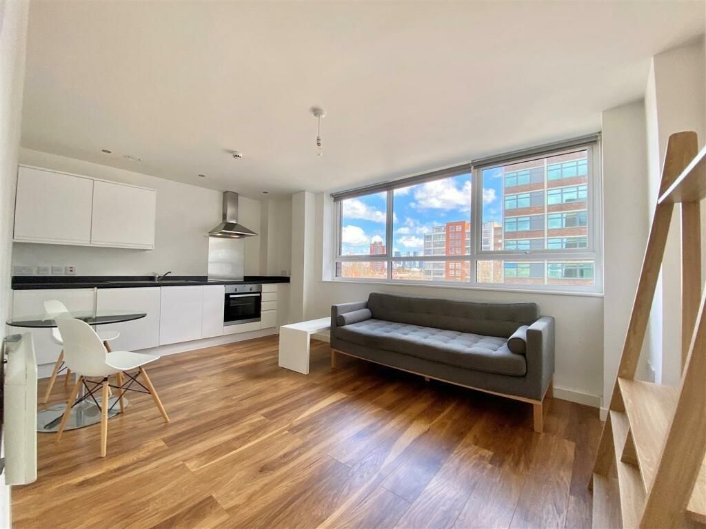 Property photo 2 of 6 Lounge