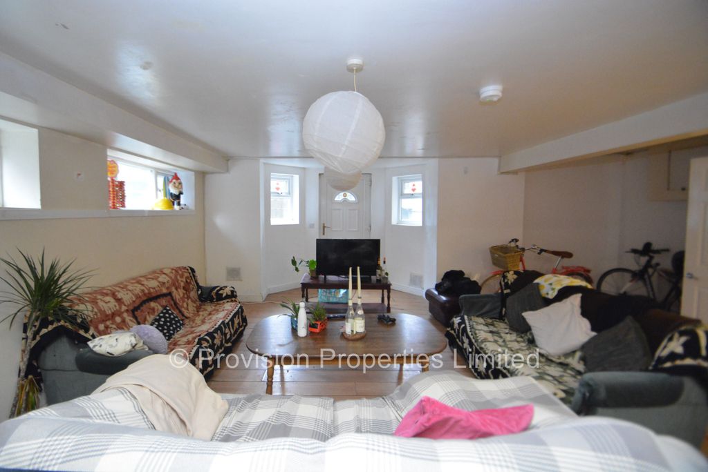 Property photo 3 of 10 Photo