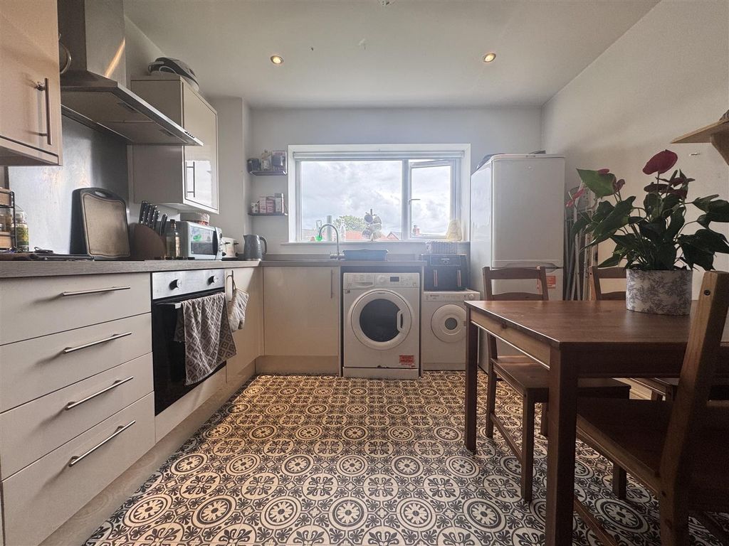 Property photo 3 of 8 Lounge / Open Plan Kitchen