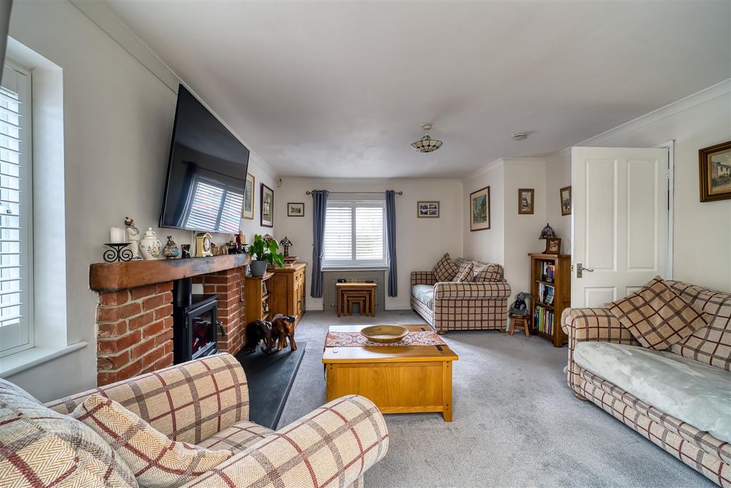 Property photo 3 of 11 Sitting Room