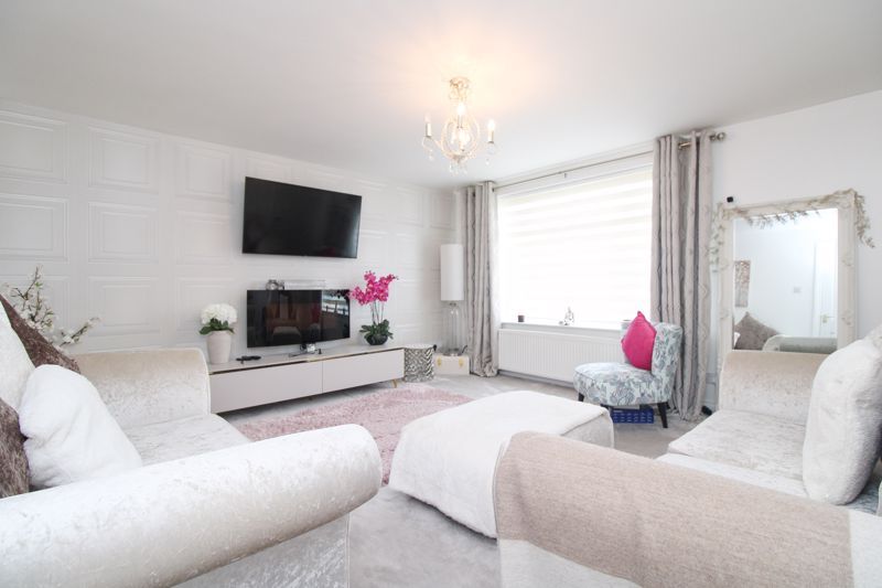 Property photo 2 of 15 Lounge