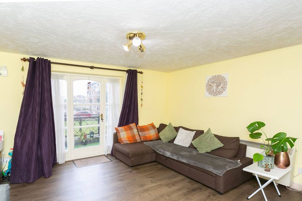 Property photo 3 of 12