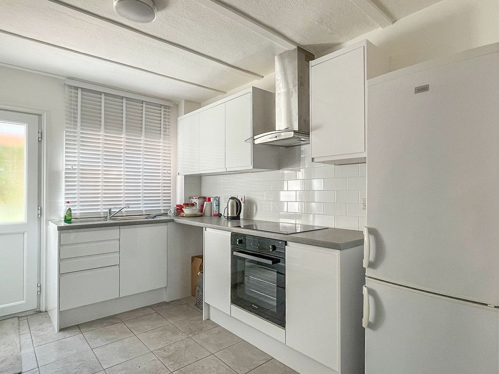 Property photo 2 of 5 Kitchen