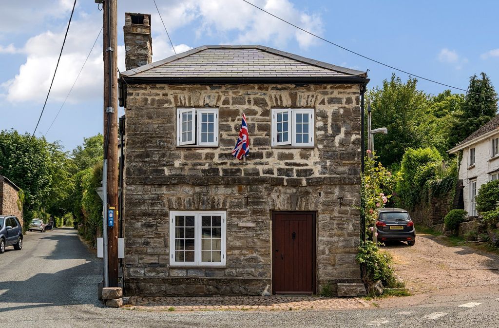 Property photo 1 of 18 Bampton Seddons