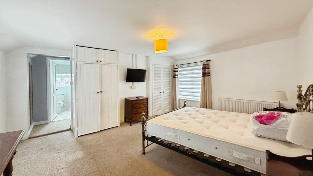 Property photo 1 of 8 Private Bedroom