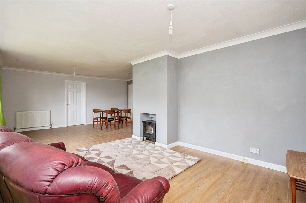 Property photo 3 of 18 Picture No. 01