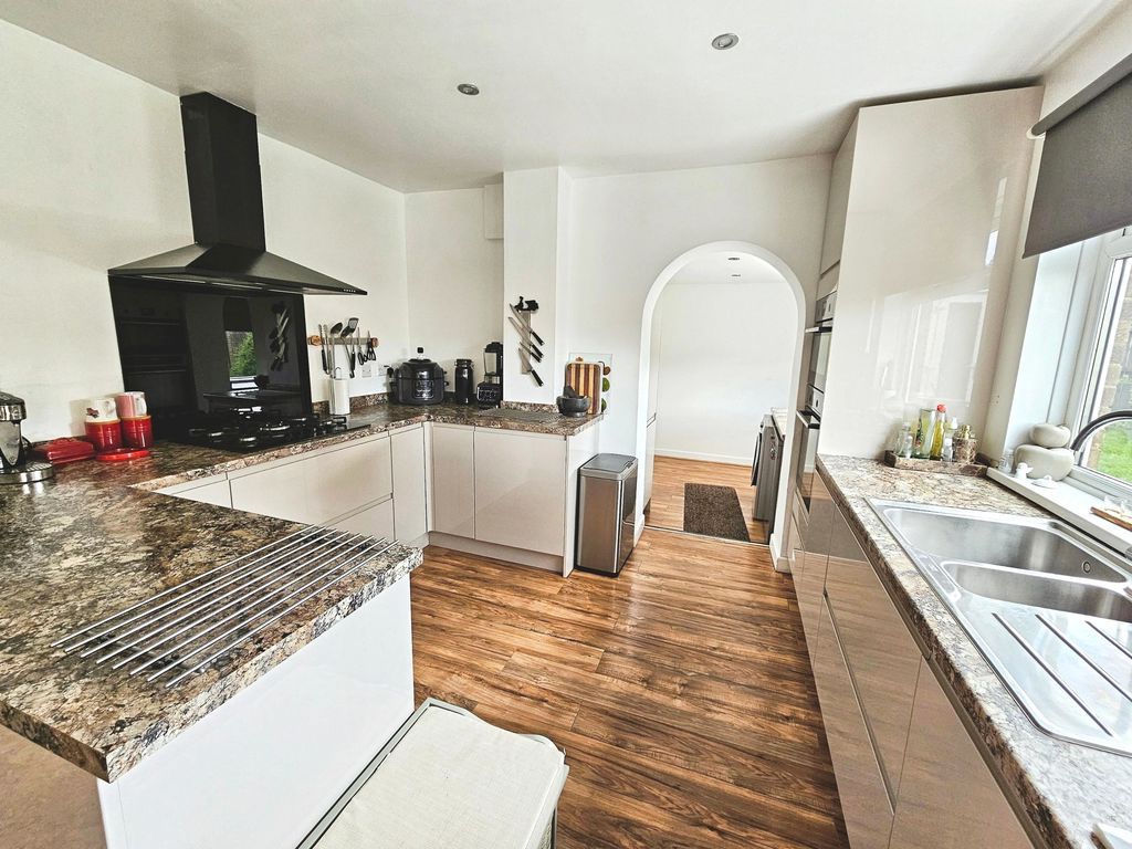 Property photo 3 of 12 Photo 9