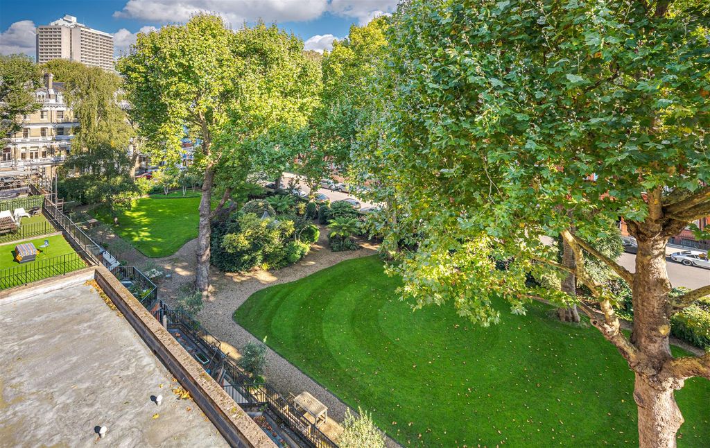 Property photo 2 of 12 Gledhow Gardens 1_26-12.Jpg