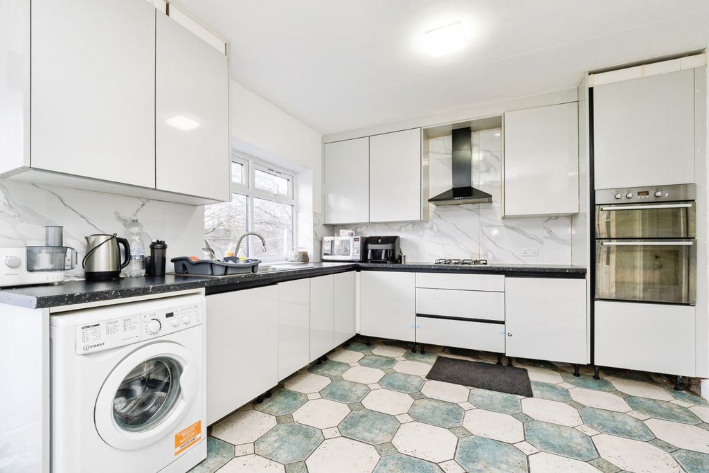 Property photo 2 of 20 2