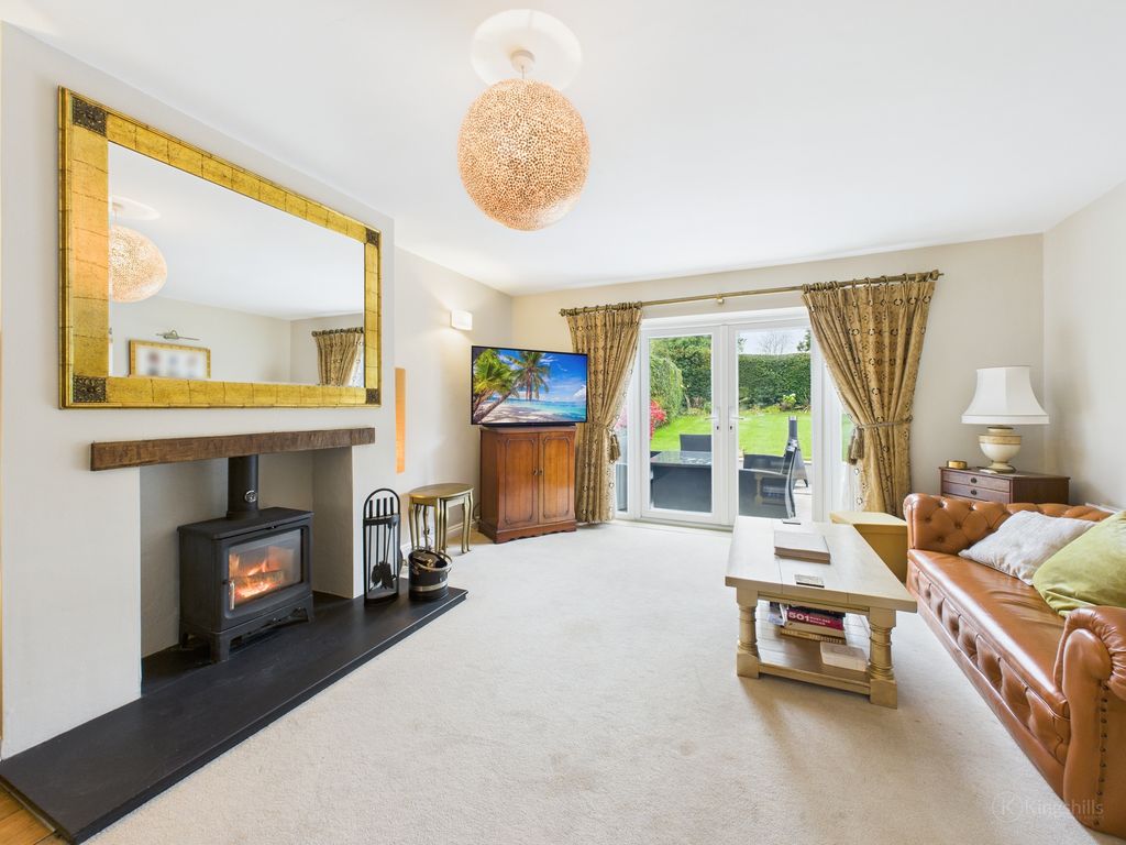 Property photo 2 of 21 Living Room