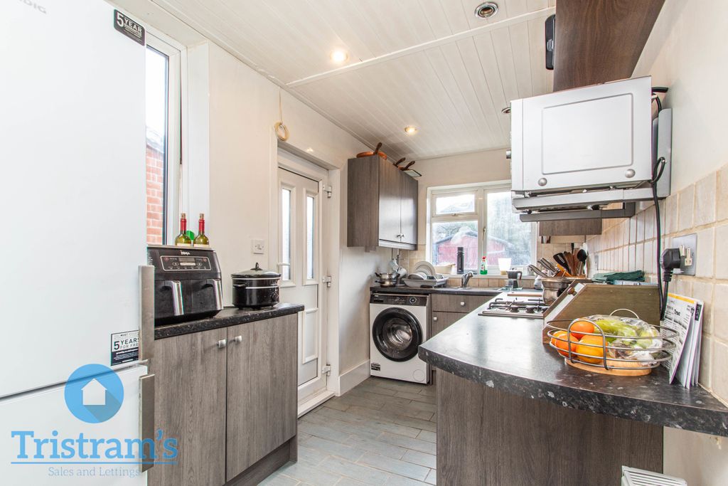 Property photo 2 of 17