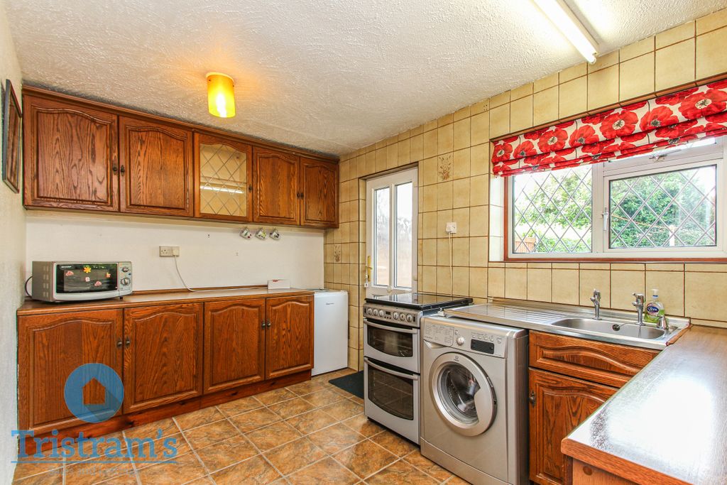 Property photo 2 of 24