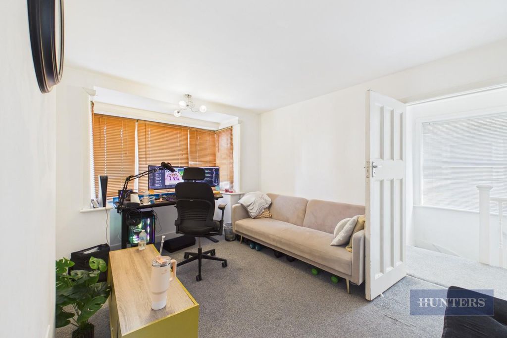 Property photo 3 of 8 Cam05152G0-Pr0558-Still010.Jpg