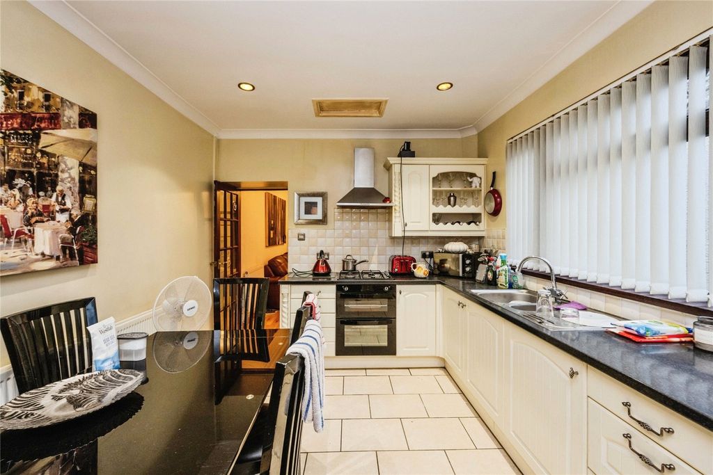 Property photo 2 of 19 Picture No. 18