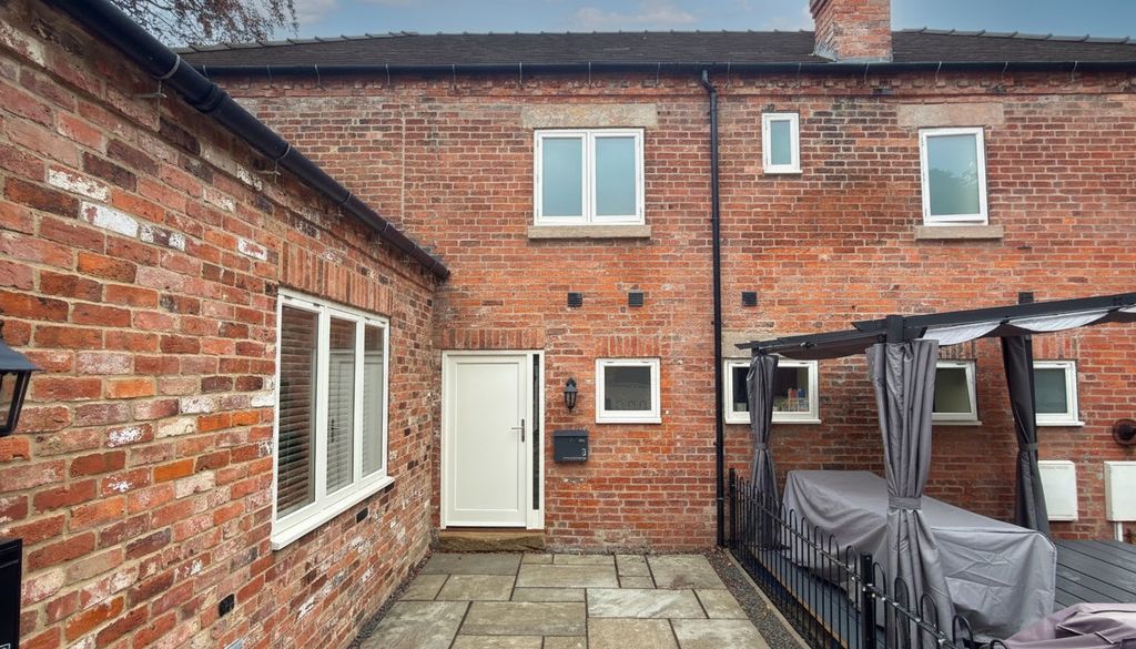 Property photo 2 of 18 5202183