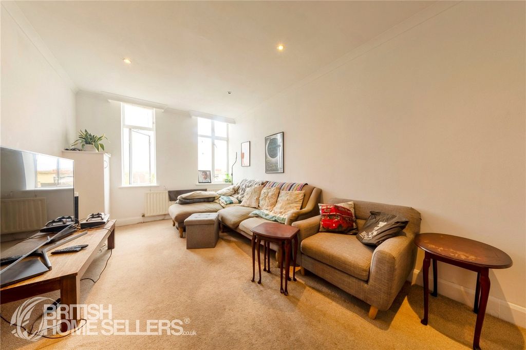 Property photo 3 of 14 Picture No. 12