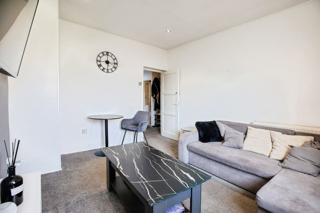 Property photo 2 of 25 Pbox-Img.Jpg