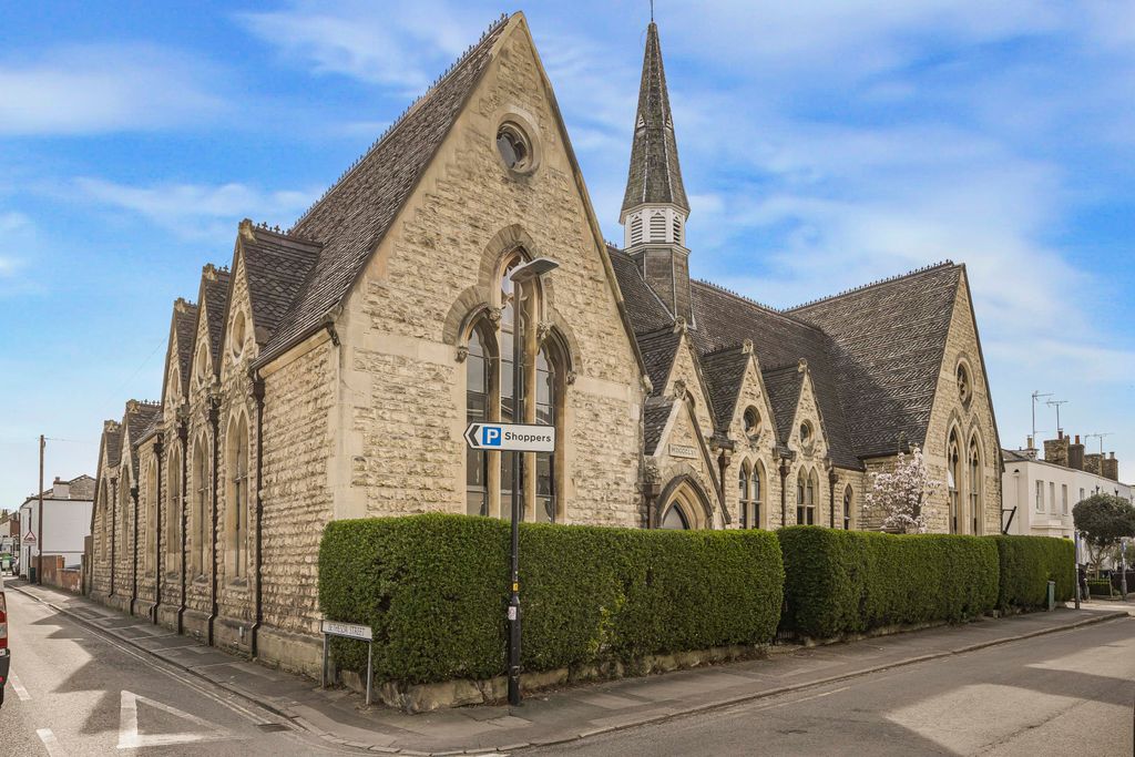 Property photo 1 of 10