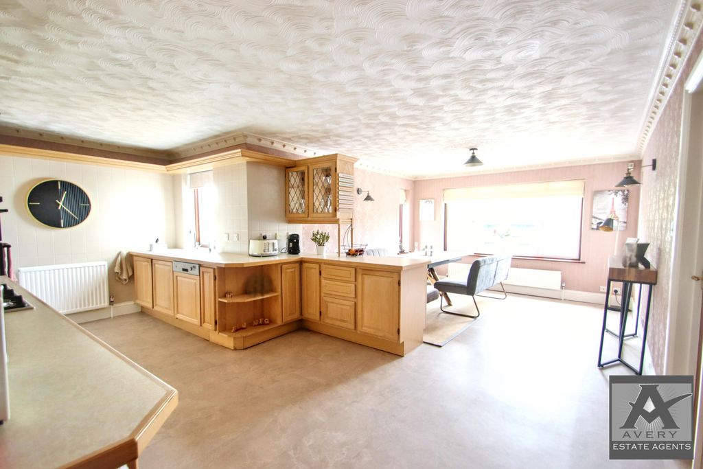 Property photo 2 of 44 Gallery