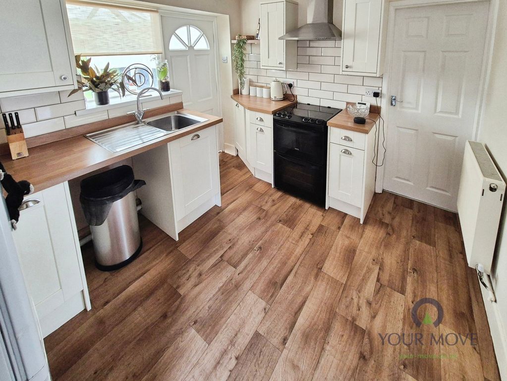 Property photo 3 of 13 Kitchen