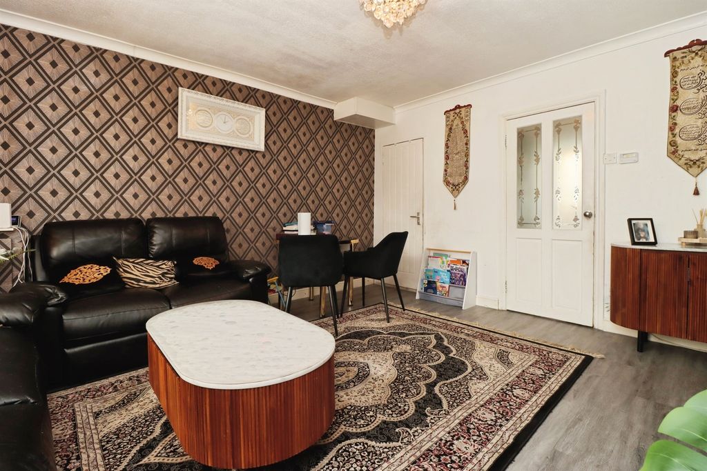 Property photo 2 of 18