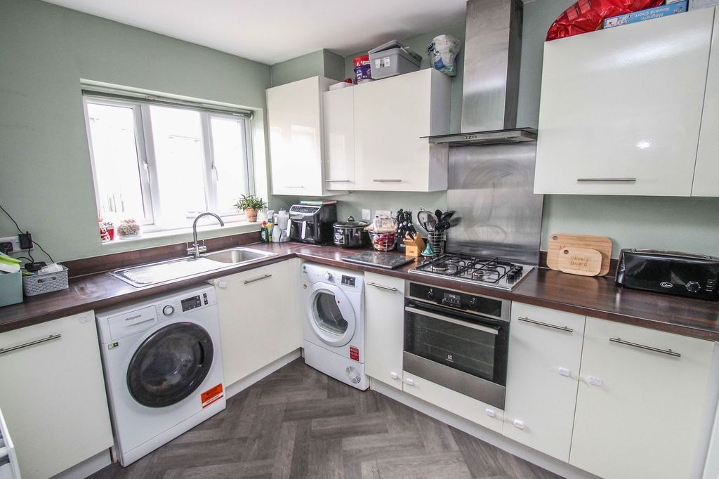 Property photo 3 of 15