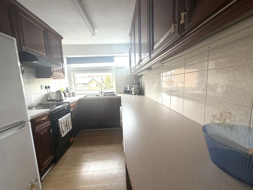 Property photo 3 of 9 Kitchen