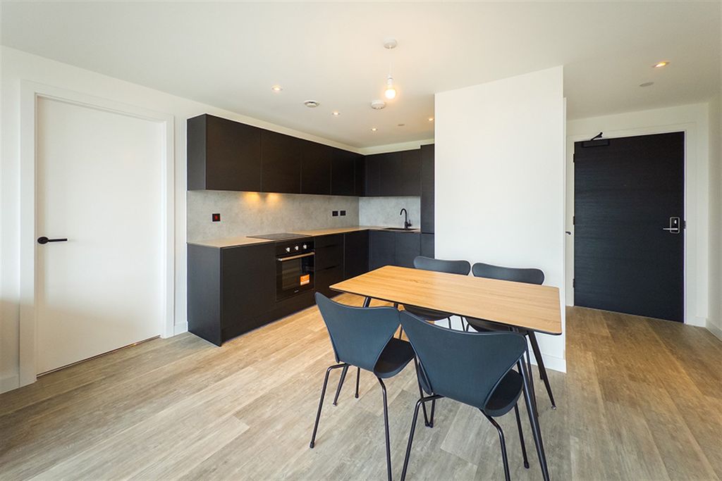 Property photo 1 of 11 (Main)