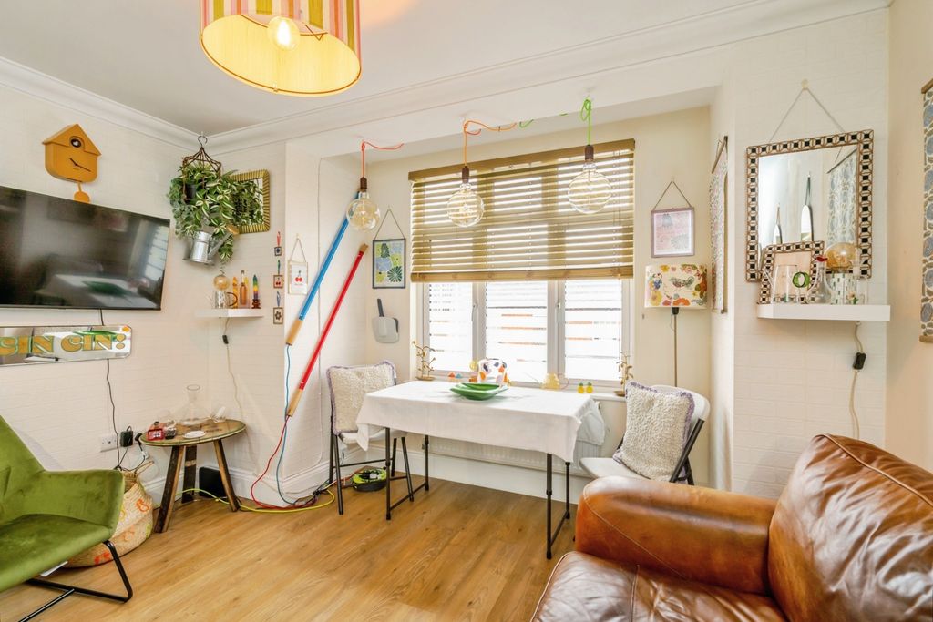 Property photo 3 of 12 Photo