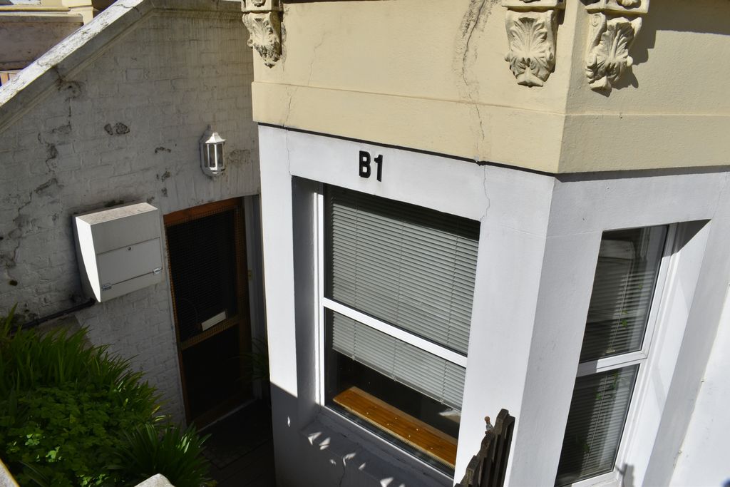 Property photo 2 of 14 Entrance