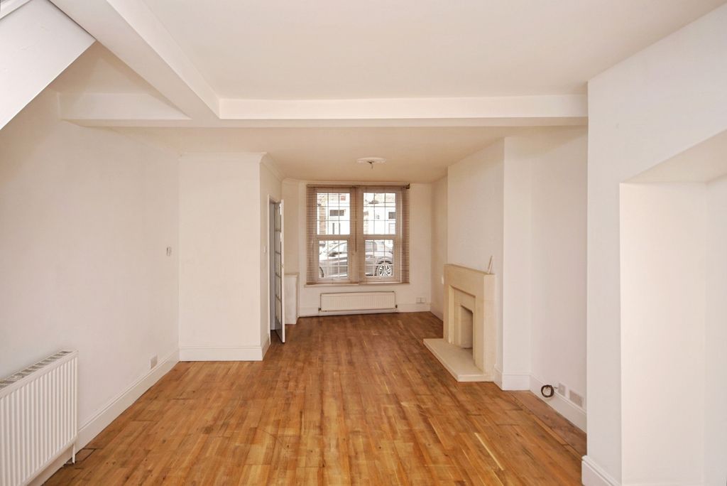 Property photo 3 of 17 Photo