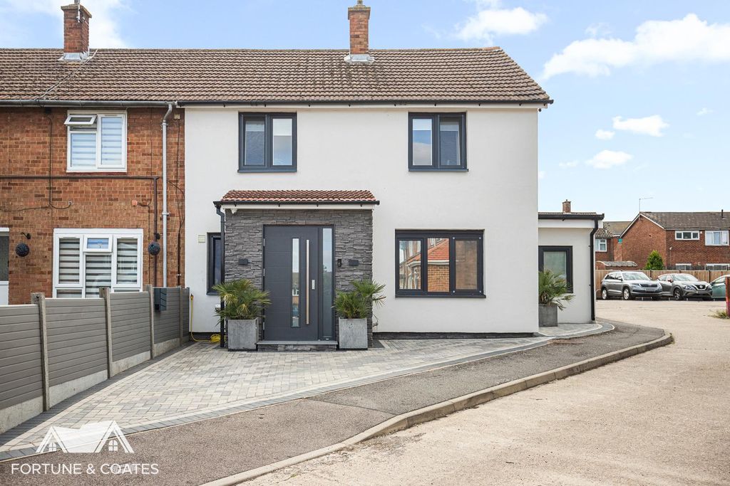 Property photo 1 of 34 Fullersmead_37.Jpg