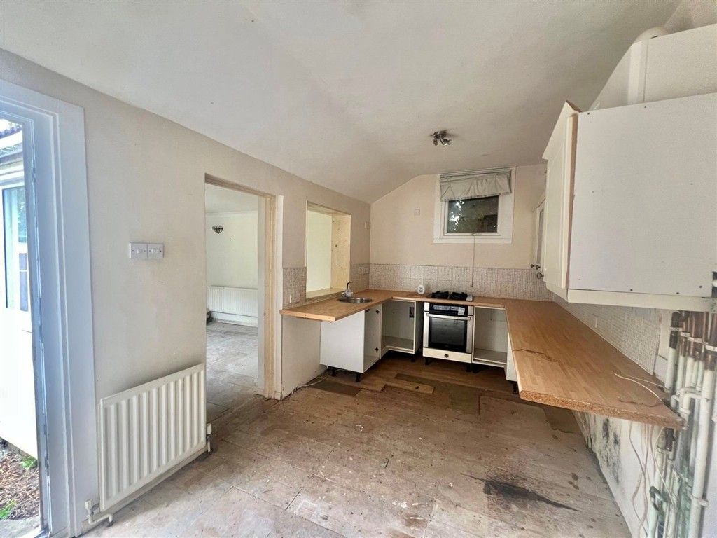 Property photo 2 of 7 Kitchen