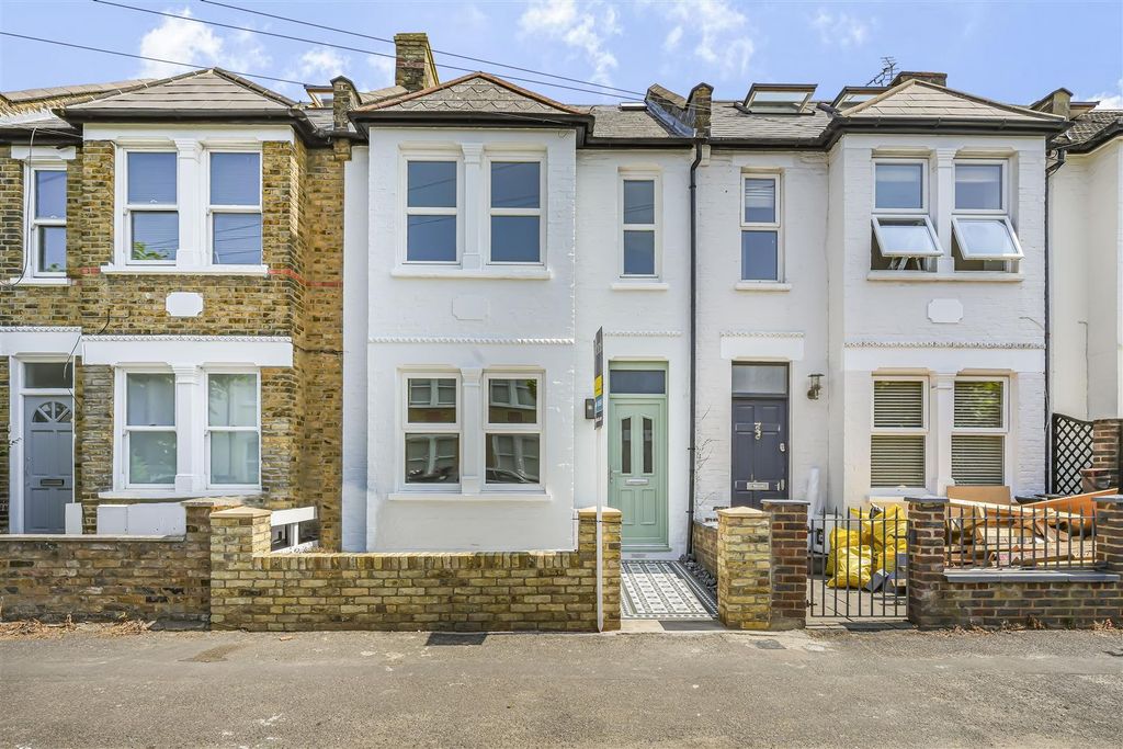 Property photo 2 of 12 Aston Road