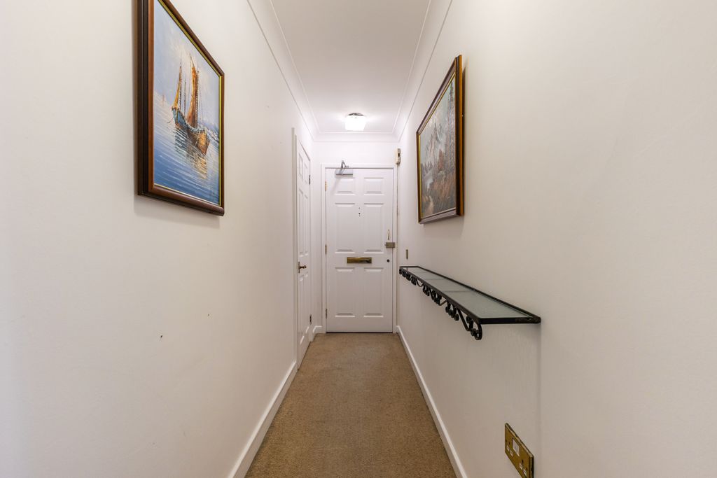 Property photo 2 of 14 Private Flat Entrance Hallway