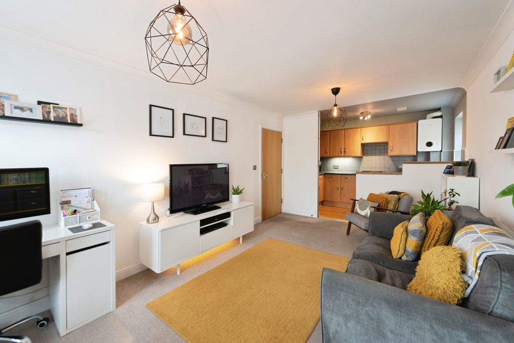 Property photo 3 of 13 Pbox-Img.Jpg