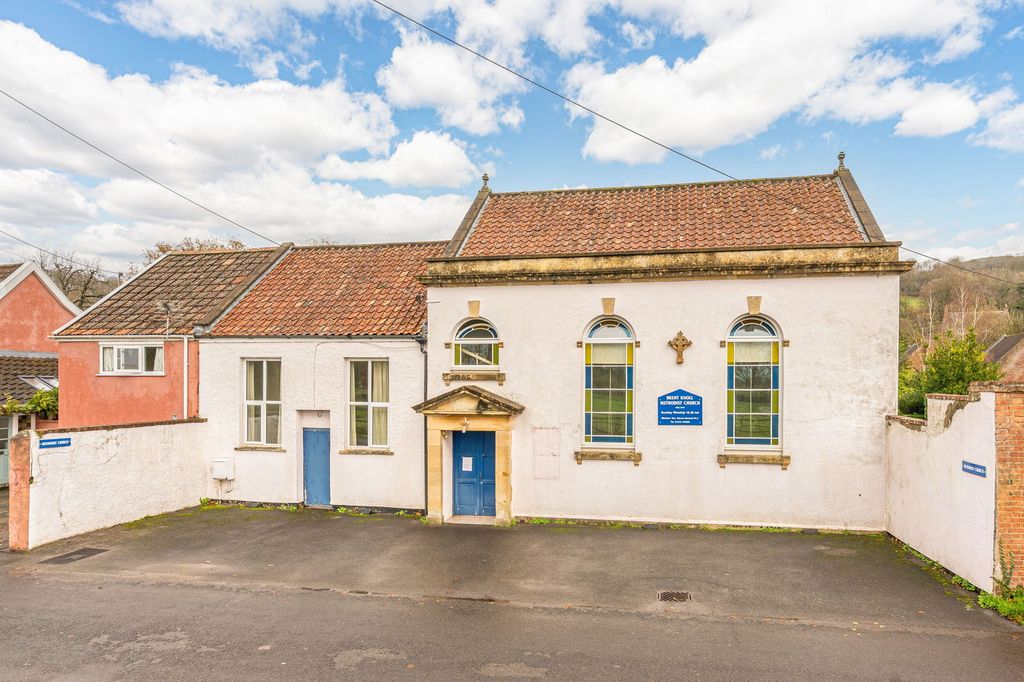 Property photo 1 of 11