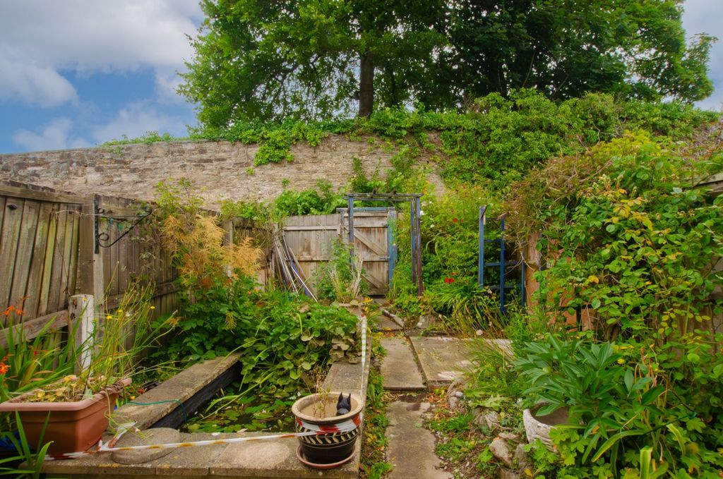 Property photo 2 of 9 12 Cherry Tree Close - Tps Bodmin 01208 74182-8