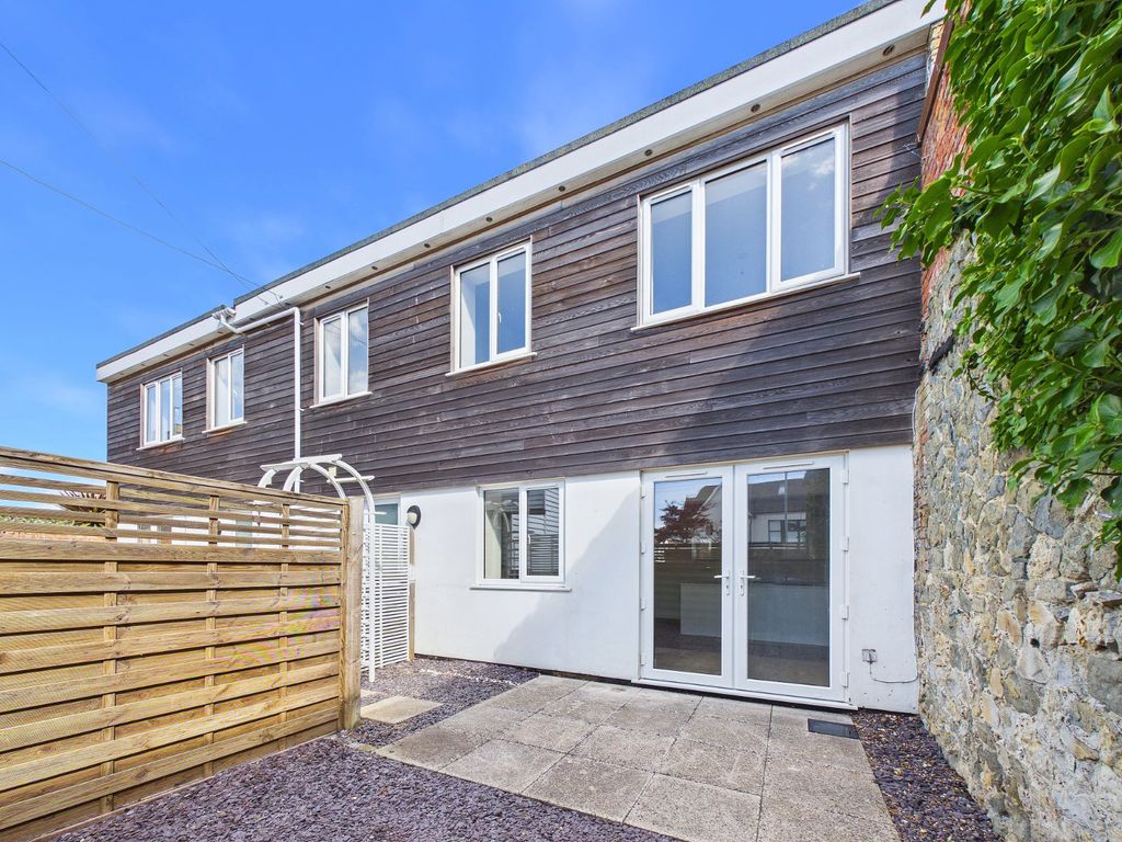 Property photo 1 of 18 Frontage