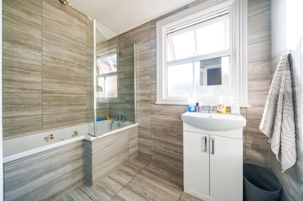 Property photo 3 of 11 Bathroom