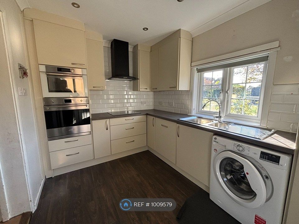 Property photo 1 of 17 Kitchen