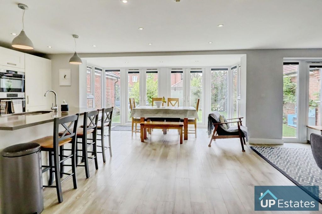 Property photo 2 of 26 Living Kitchen Diner