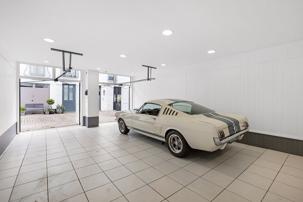 Property photo 2 of 12 Garage