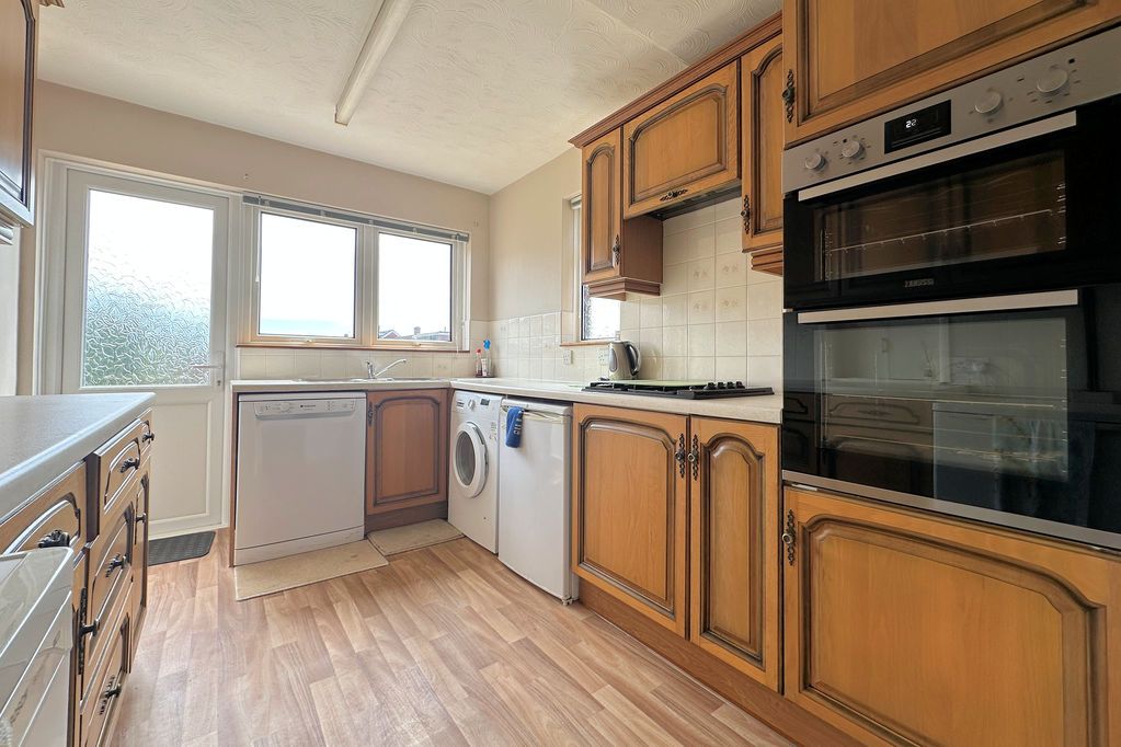 Property photo 3 of 21 Kitchen