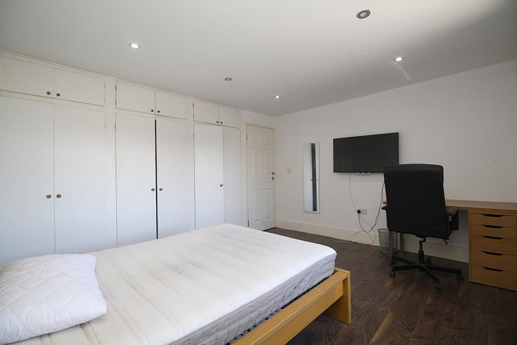 Property photo 3 of 17 Bedroom