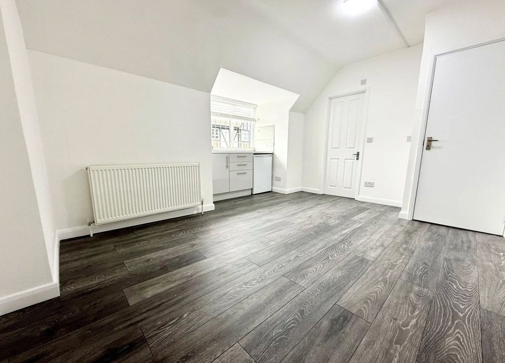 Property photo 1 of 5 Picture No. 05