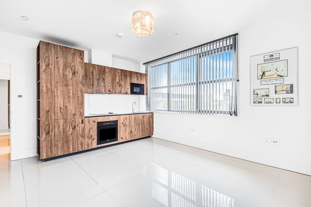 Property photo 1 of 6 Kitchen